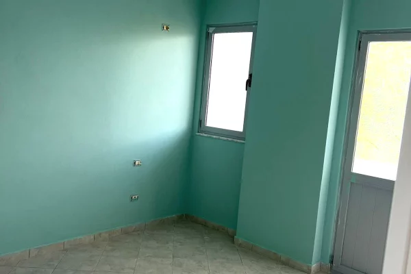 Shtepi ne shitje Apartament ne Tirane, 2+1, Mobilimi Bosh, pa mobiluar, Pagesa 12,000,000  Leke.