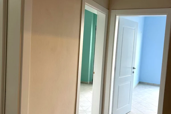 Shtepi ne shitje Apartament ne Tirane, 2+1, Mobilimi Bosh, pa mobiluar, Pagesa 12,000,000  Leke.