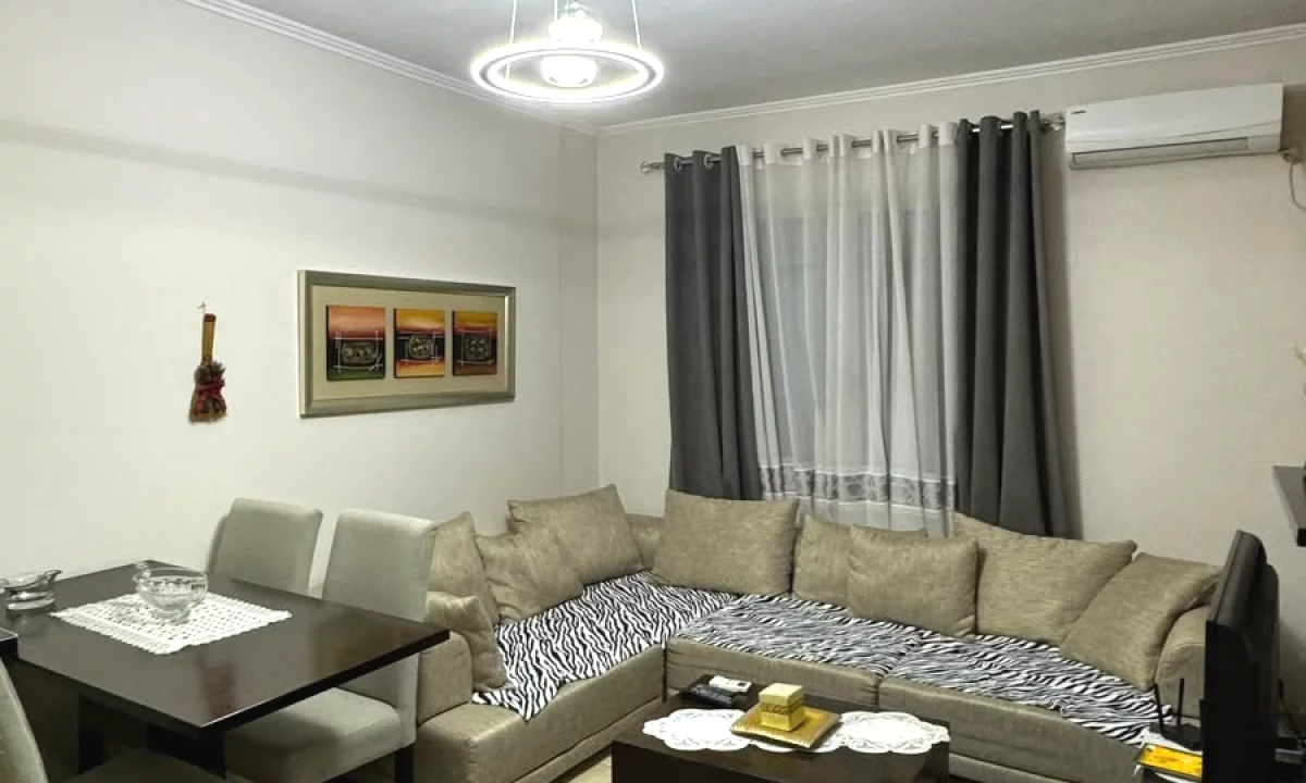 Shtepi ne shitje Apartament ne Tirane, 2+1, Mobilimi E mobiluar, Pagesa 14,200,000  Leke.