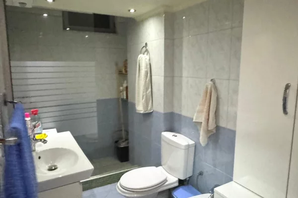 Shtepi ne shitje Apartament ne Tirane, 2+1, Mobilimi E mobiluar, Pagesa 14,200,000  Leke.