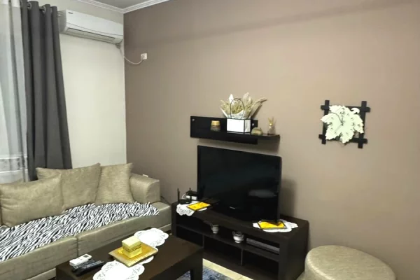 Shtepi ne shitje Apartament ne Tirane, 2+1, Mobilimi E mobiluar, Pagesa 14,200,000  Leke.