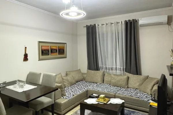 Shtepi ne shitje Apartament ne Tirane, 2+1, Mobilimi E mobiluar, Pagesa 14,200,000  Leke.