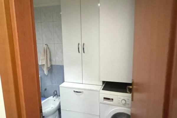 Shtepi ne shitje Apartament ne Tirane, 2+1, Mobilimi E mobiluar, Pagesa 14,200,000  Leke.