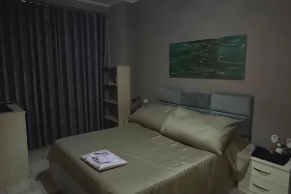 Shtepi ne shitje Apartament ne Tirane, 2+1, Mobilimi E mobiluar, Pagesa 14,200,000  Leke.