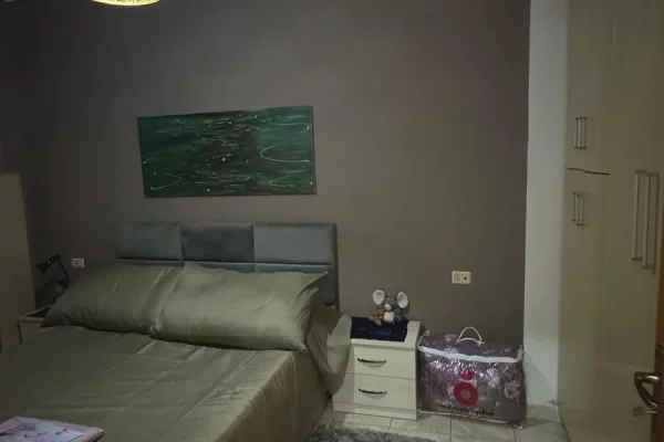 Shtepi ne shitje Apartament ne Tirane, 2+1, Mobilimi E mobiluar, Pagesa 14,200,000  Leke.