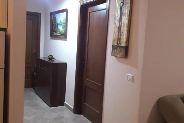 Shtepi ne shitje Apartament ne Tirane, 2+1, Mobilimi E mobiluar, Pagesa 23,500,000  Leke.