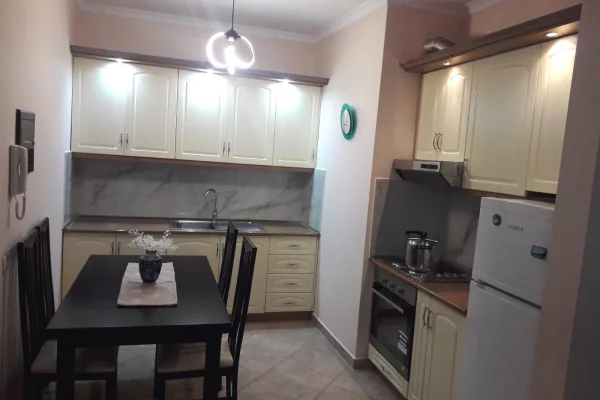 Shtepi ne shitje Apartament ne Tirane, 2+1, Mobilimi E mobiluar, Pagesa 23,500,000  Leke.