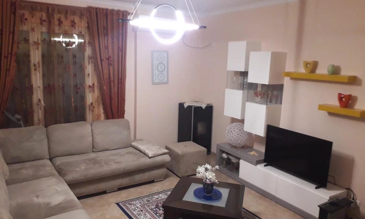 Shtepi ne shitje Apartament ne Tirane, 2+1, Mobilimi E mobiluar, Pagesa 23,500,000  Leke.