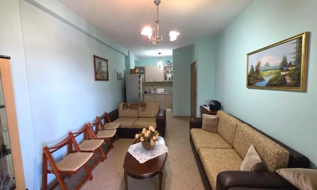 Shtepi ne shitje Apartament ne Tirane, 1+1, Mobilimi E mobiluar, Pagesa 125,000  Euro.