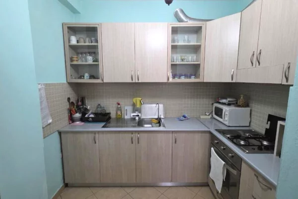 Shtepi ne shitje Apartament ne Tirane, 1+1, Mobilimi E mobiluar, Pagesa 125,000  Euro.