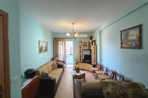 Shtepi ne shitje Apartament ne Tirane, 1+1, Mobilimi E mobiluar, Pagesa 125,000  Euro.