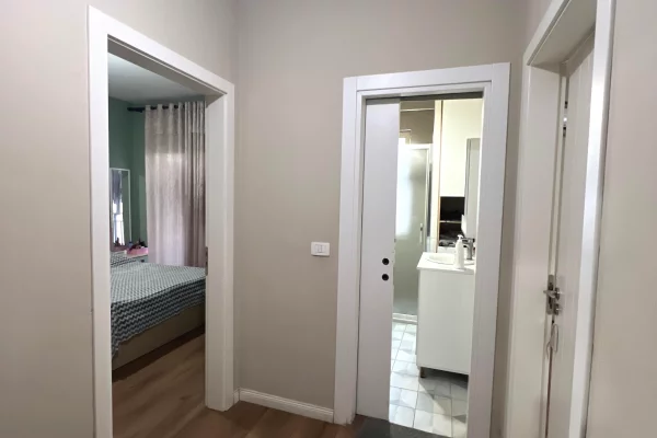Shtepi ne shitje Apartament ne Tirane, 1+1, Mobilimi E mobiluar, Pagesa 9,900,000  Leke.