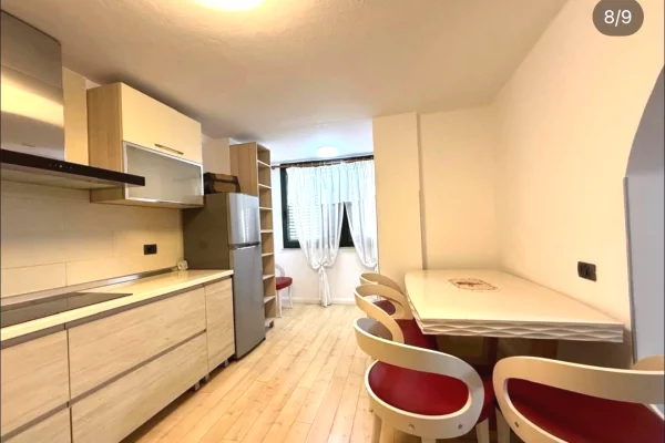 Shtepi ne shitje Apartament ne Tirane, 2+1, Mobilimi E mobiluar, Pagesa 193,000  Euro.