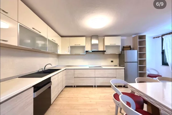 Shtepi ne shitje Apartament ne Tirane, 2+1, Mobilimi E mobiluar, Pagesa 193,000  Euro.