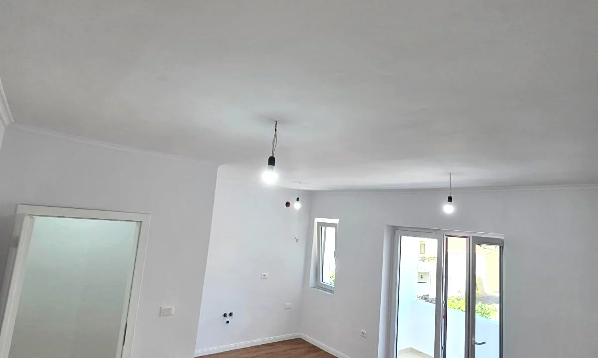 Shtepi ne shitje Apartament ne Tirane, 1+1, Mobilimi Bosh, pa mobiluar, Pagesa 16,000,000  Leke.