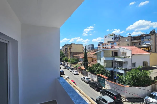 Shtepi ne shitje Apartament ne Tirane, 1+1, Mobilimi Bosh, pa mobiluar, Pagesa 16,000,000  Leke.