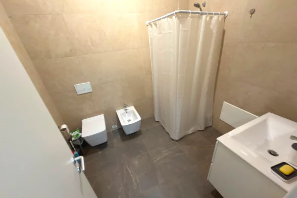 Shtepi ne shitje Apartament ne Tirane, 1+1, Mobilimi E mobiluar, Pagesa 120,000  Euro.