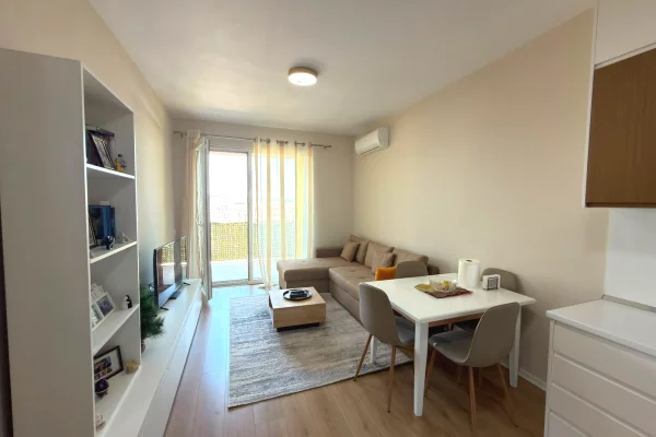 Shtepi ne shitje Apartament ne Tirane, 1+1, Mobilimi E mobiluar, Pagesa 120,000  Euro.