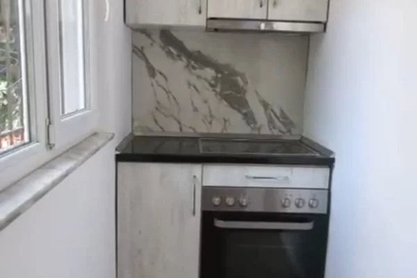 Shtepi ne shitje Apartament ne Tirane, 1+1, Mobilimi E mobiluar, Pagesa 129,000  Euro.