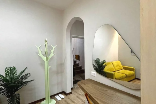 Shtepi ne shitje Apartament ne Tirane, Garsoniere, Mobilimi E mobiluar, Pagesa 110,000  Euro.