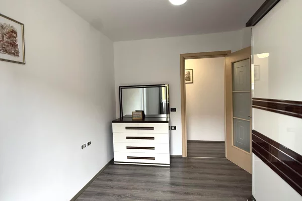 Shtepi ne shitje Apartament ne Tirane, 2+1, Mobilimi E mobiluar, Pagesa 189,000  Euro.
