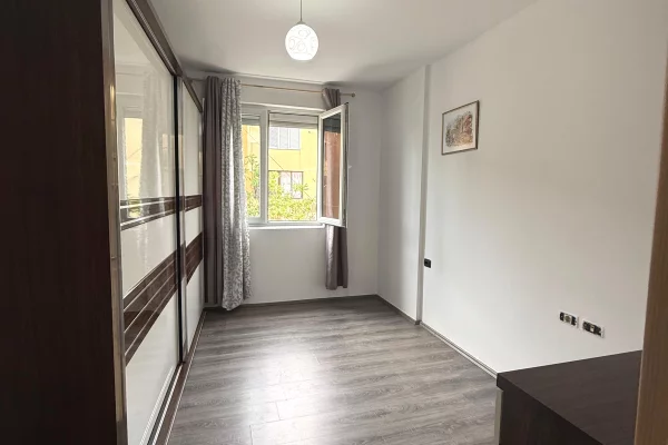 Shtepi ne shitje Apartament ne Tirane, 2+1, Mobilimi E mobiluar, Pagesa 189,000  Euro.