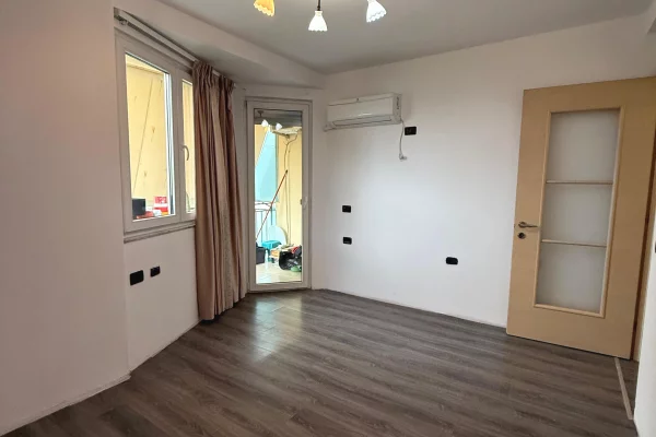 Shtepi ne shitje Apartament ne Tirane, 2+1, Mobilimi E mobiluar, Pagesa 189,000  Euro.