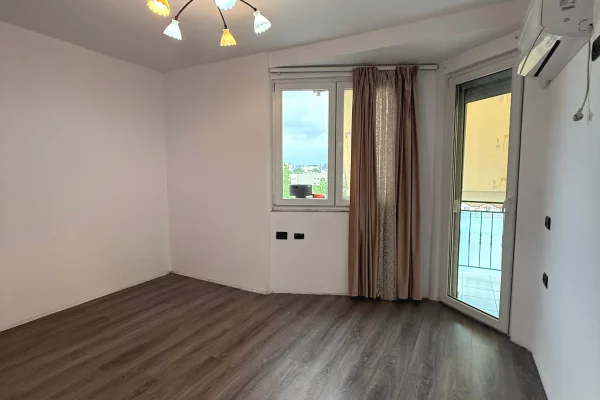 Shtepi ne shitje Apartament ne Tirane, 2+1, Mobilimi E mobiluar, Pagesa 189,000  Euro.