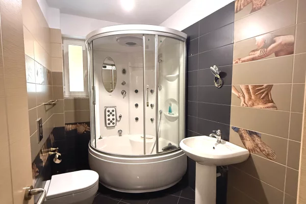 Shtepi ne shitje Apartament ne Tirane, 2+1, Mobilimi E mobiluar, Pagesa 189,000  Euro.