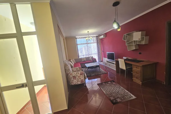Shtepi me qera Apartament ne Tirane, 2+1, Mobilimi E mobiluar, Pagesa 50,000  Leke.