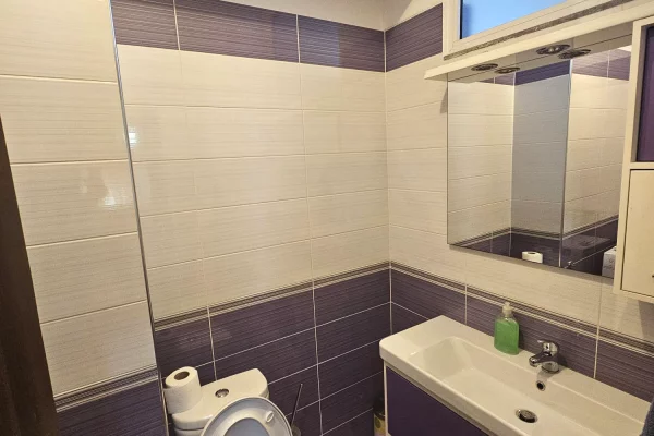Shtepi me qera Apartament ne Tirane, 2+1, Mobilimi E mobiluar, Pagesa 50,000  Leke.