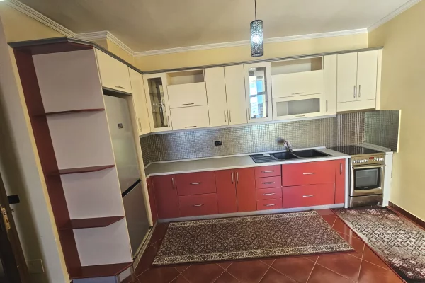 Shtepi me qera Apartament ne Tirane, 2+1, Mobilimi E mobiluar, Pagesa 50,000  Leke.