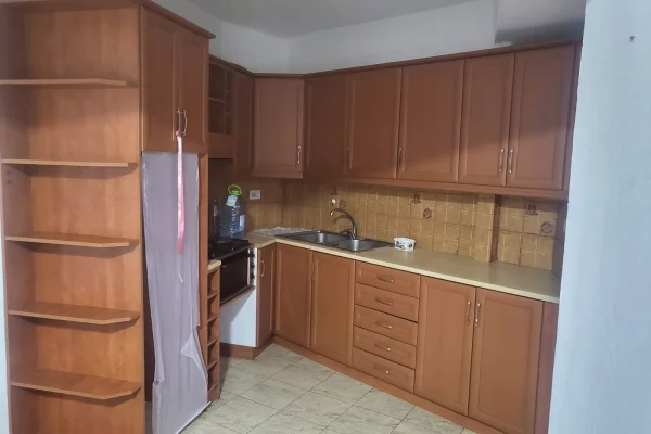 Shtepi me qera Apartament ne Tirane, 2+1, Mobilimi E mobiluar, Pagesa 600  Euro.