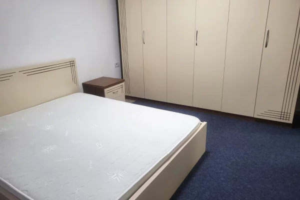 Shtepi me qera Apartament ne Tirane, 2+1, Mobilimi E mobiluar, Pagesa 600  Euro.