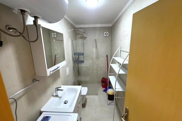Shtepi ne shitje Apartament ne Tirane, 1+1, Mobilimi E mobiluar, Pagesa 114,000  Euro.