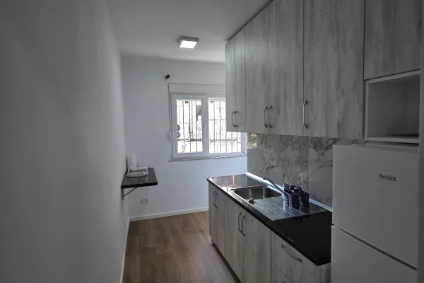Shtepi ne shitje Apartament ne Tirane, 1+1, Mobilimi E mobiluar, Pagesa 129,000  Euro.