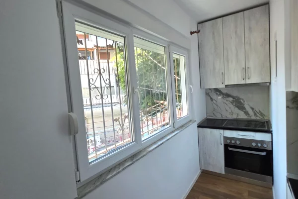 Shtepi ne shitje Apartament ne Tirane, 1+1, Mobilimi E mobiluar, Pagesa 129,000  Euro.