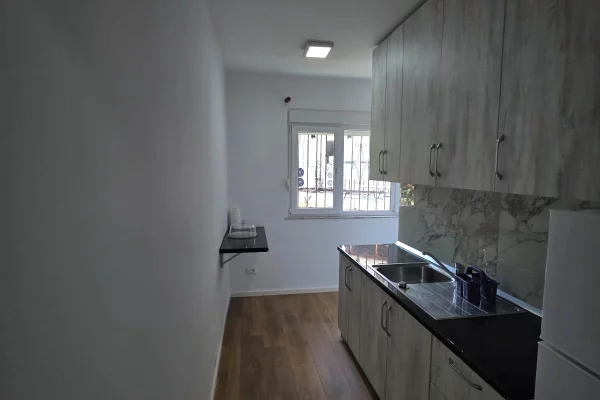 Shtepi ne shitje Apartament ne Tirane, 1+1, Mobilimi E mobiluar, Pagesa 129,000  Euro.