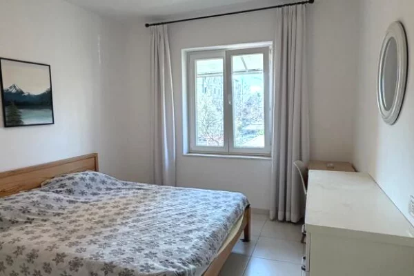 Shtepi ne shitje Apartament ne Tirane, 1+1, Mobilimi E mobiluar, Pagesa 120,000  Euro.