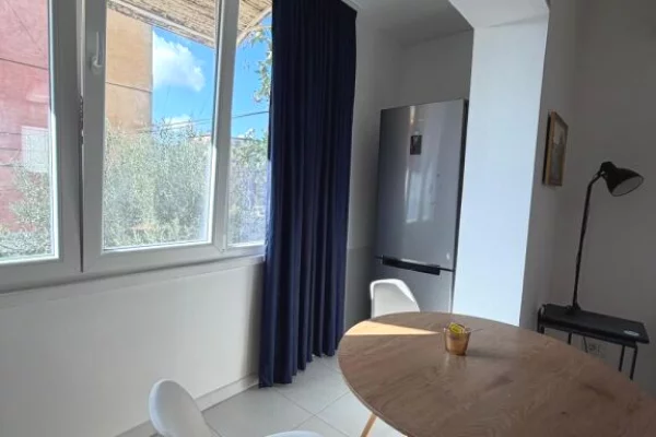 Shtepi ne shitje Apartament ne Tirane, 1+1, Mobilimi E mobiluar, Pagesa 120,000  Euro.