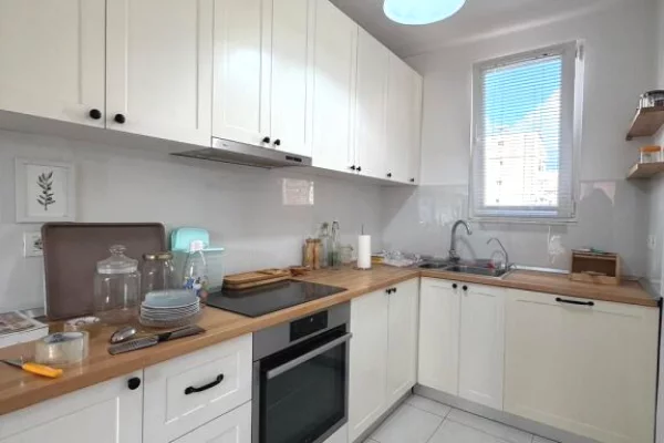 Shtepi ne shitje Apartament ne Tirane, 1+1, Mobilimi E mobiluar, Pagesa 120,000  Euro.