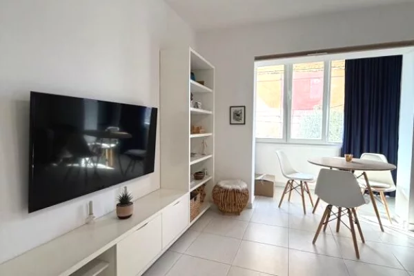 Shtepi ne shitje Apartament ne Tirane, 1+1, Mobilimi E mobiluar, Pagesa 120,000  Euro.