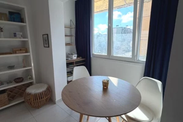 Shtepi ne shitje Apartament ne Tirane, 1+1, Mobilimi E mobiluar, Pagesa 120,000  Euro.