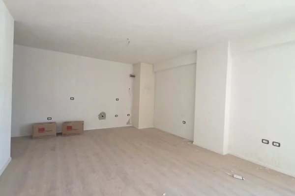 Shtepi ne shitje Apartament ne Tirane, 2+1, Mobilimi Bosh, pa mobiluar, Pagesa 155,720  Euro.