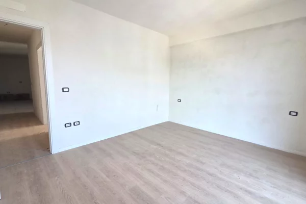 Shtepi ne shitje Apartament ne Tirane, 2+1, Mobilimi Bosh, pa mobiluar, Pagesa 155,720  Euro.