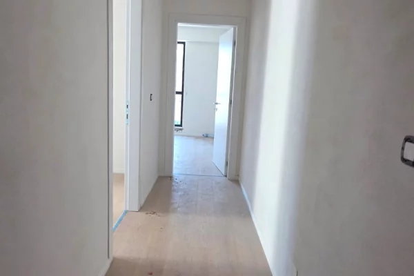 Shtepi ne shitje Apartament ne Tirane, 2+1, Mobilimi Bosh, pa mobiluar, Pagesa 155,720  Euro.
