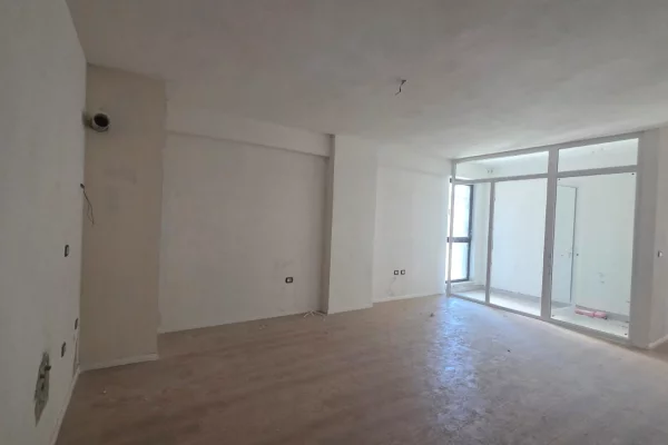 Shtepi ne shitje Apartament ne Tirane, 2+1, Mobilimi Bosh, pa mobiluar, Pagesa 155,720  Euro.