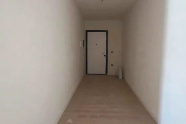 Shtepi ne shitje Apartament ne Tirane, 2+1, Mobilimi Bosh, pa mobiluar, Pagesa 155,720  Euro.