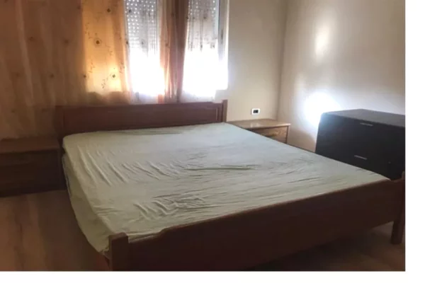 Shtepi ne shitje Apartament ne Tirane, 2+1, Mobilimi E mobiluar, Pagesa 98,000  Euro.