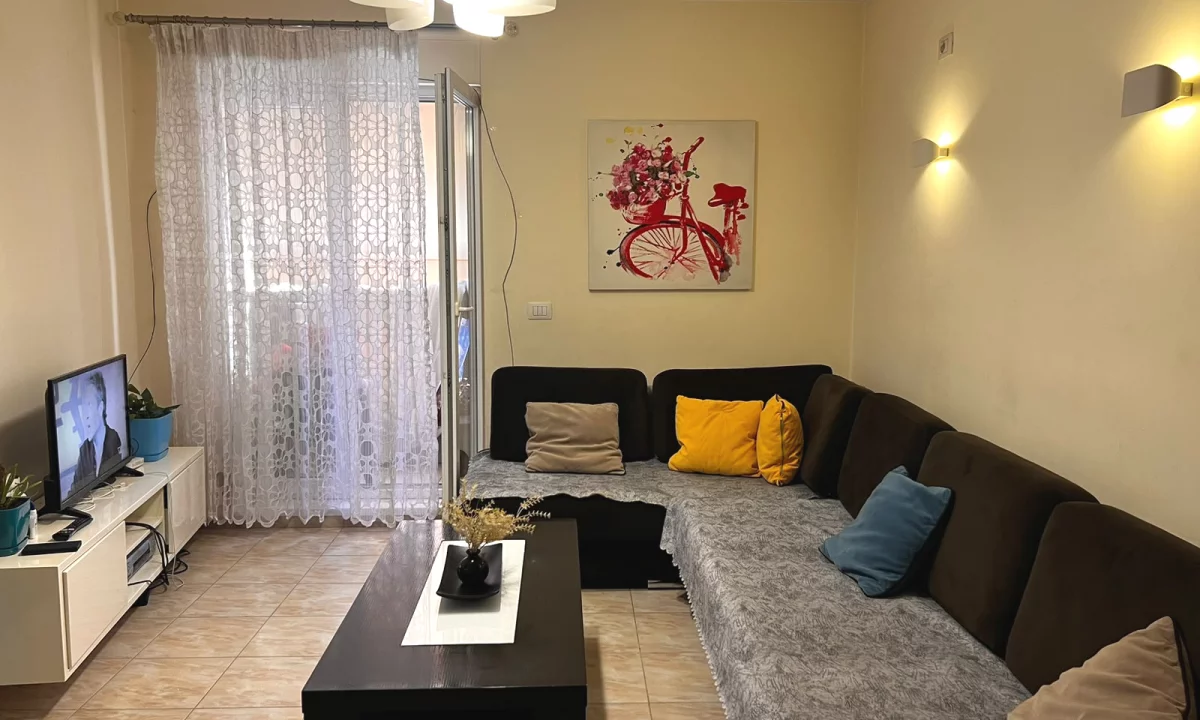 Shtepi ne shitje Apartament ne Tirane, 2+1, Mobilimi E mobiluar, Pagesa 235,000  Euro.